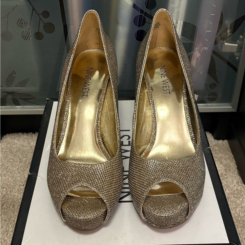Nine West Gold Sparkly Peep Toe Heels Pumps BNIB Size 6.5